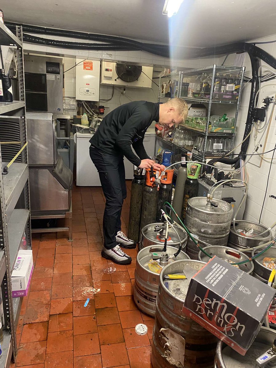 FCSANKEY's tweet photo. Always good to see the Sankey lot helping out the sponsors free of charge🤝 @HarrisonGreen9 contributing this season.. @HideoutTikiBar https://t.co/Z6LHez0VDF