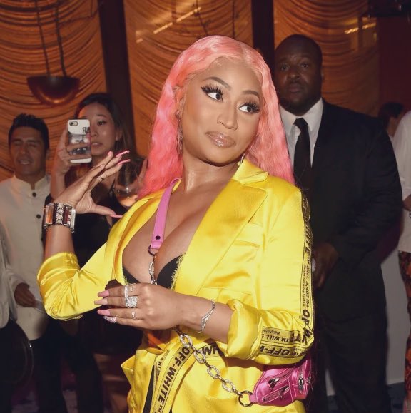 🦄 BARBZ GAIN TRAIN 🦄

💝 FOLLOW everyone who likes, rts, and comments: I’m voting for Nicki Minaj for Favorite Female Hip-Hop Artist at the #AMAs