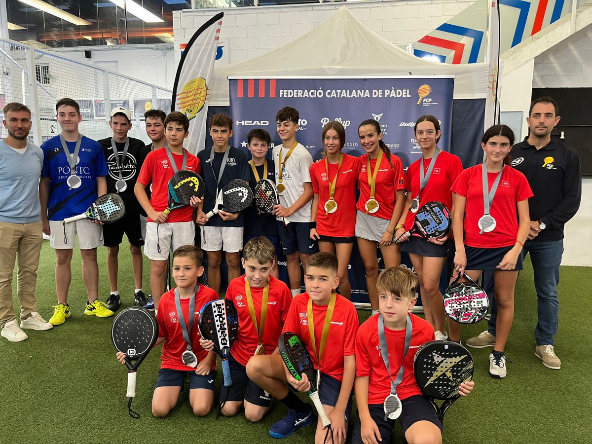 FCatalanaPadel's tweet photo. 🏅Avui s’han jugat els partits de consolació del Campionat de Catalunya de Menors al @barberapadelindoor
Donem l’enhorabona a totes i tots els participants que ho han donat tot seguint els valors de l’esport 🔝
#FCP #MenorsFCP #CtCatFCP https://t.co/I3F7KZhBSm