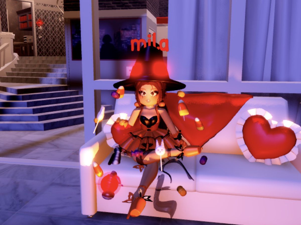 almightyfroggio's tweet photo. are you feeling more christmassy or halloween-ey? 🎄🤶/🎃👻 #royaleween #royalehighhalloween #royalehighchristmas #royalehighupdate #royalehightrading #roblox https://t.co/IF9HZATmV5