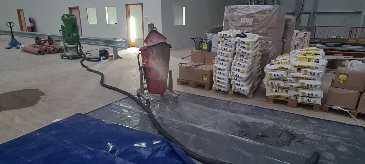 unlimitedfloors's tweet photo. Polished concrete needs a profile for the smoothing compound to adhere, here we had the floor shotblasted, followed by the @ARDEXUKFlooring 'sandwich', screed/dpm/screed with NA. Prep is key👌
@ThePrepGroup
#flooring #ardex #screed #floorprep https://t.co/FaV9LFG5S9