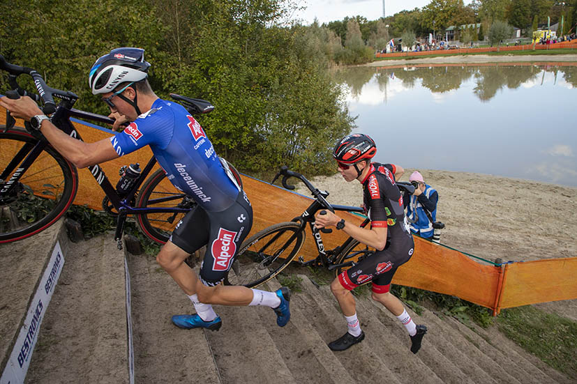 Making pictures of cyclo cross at the <a href="/GPOISTERWIJK/">Grote Prijs Oisterwijk</a> this day. Great weather and and good track to make pictures.