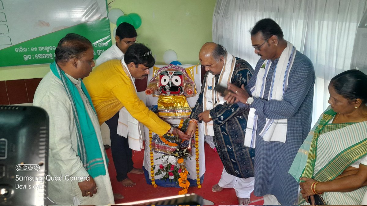 Maheswar_BJD's tweet photo. ଓଡ଼ିଶା ମୋ ପରିବାର ଓ ଜୀବନ ବିନ୍ଦୁ ଆନୁକୂଲ୍ୟରେ ଆମର ପ୍ରିୟ ମୁଖ୍ୟମନ୍ତ୍ରୀ ଶ୍ରୀଯୁକ୍ତ ନବୀନ ପଟ୍ଟନାୟକଙ୍କ ଜନ୍ମଦିନ ଅବସରରେ ଆୟୁର୍ବେଦ ମହାବିଦ୍ୟାଳୟର ସମ୍ମିଳନୀ ଗୃହରେ ମନ୍ତ୍ରୀ ଶ୍ରୀ ସମୀର ଦାସ ଓ ଶ୍ରୀ କୁନା ତ୍ରିପାଠୀଙ୍କ ଉପସ୍ଥିତିରେ ରକ୍ତଦାନ ଶିବିରର ଶୁଭାରମ୍ଭ।
@MoParibar 
@jibanbindu https://t.co/VfDiJlULHm