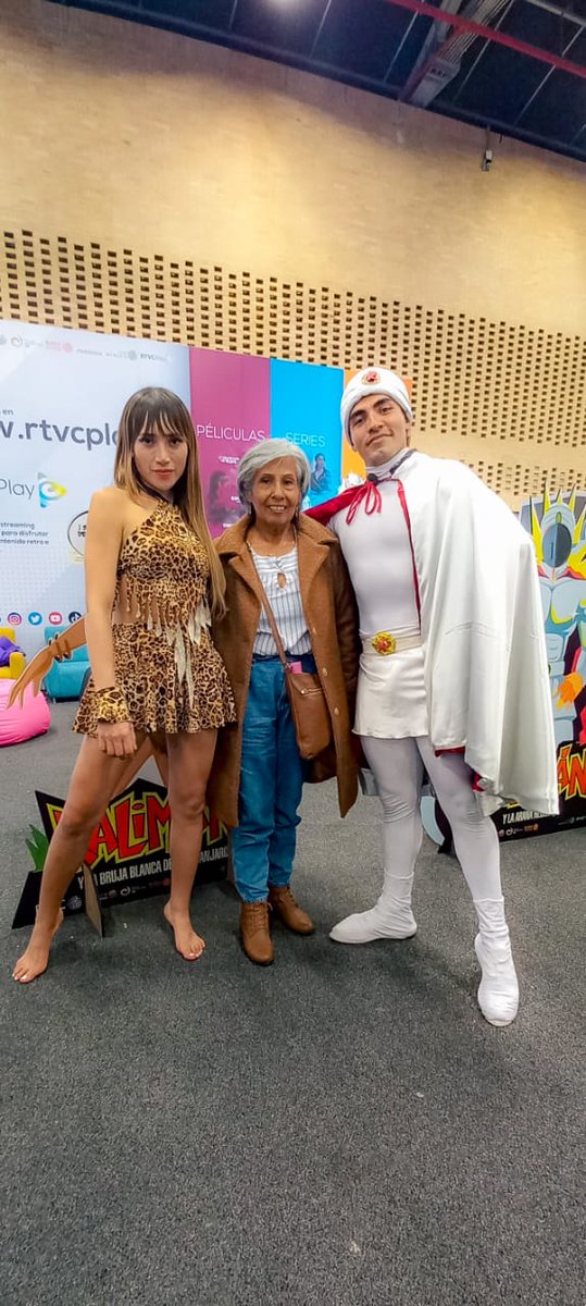 RTVCPlay's tweet photo. ¡Estamos en el pabellón 21 de @universoSOFA! 🎃

Ven a nuestro stand a tomarte foto con Kalimán 👳🏻 la Bruja del Kilimanjaro o La Araña negra. 🕷️😍 https://t.co/snLtqAxoIH