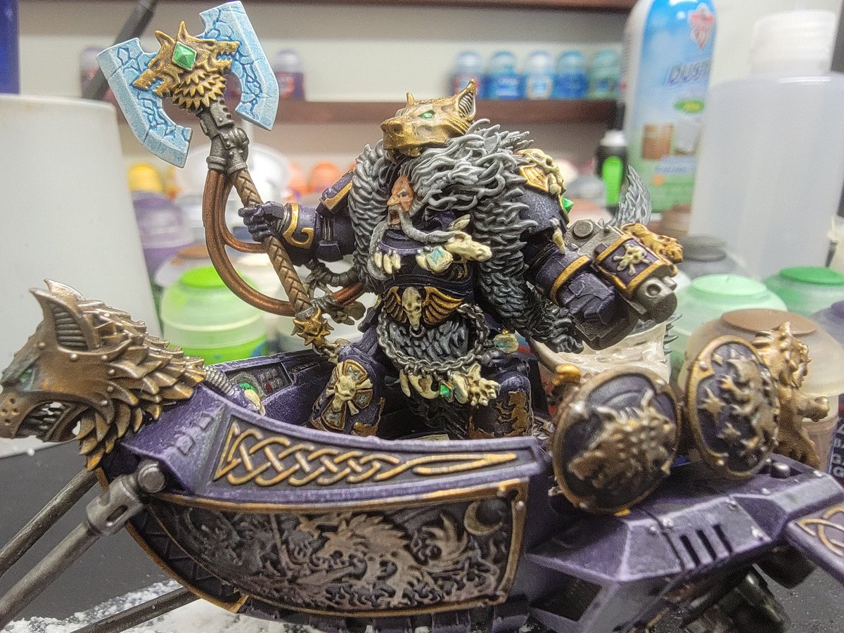 Wolfsythen's tweet photo. Finally finished up papa Santa wolf and I'm really happy with how he looks. #warhammer #logangrimnar #miniatures #paint #PaintingWarhammer #paintingminiatures https://t.co/yrKif5NfYX