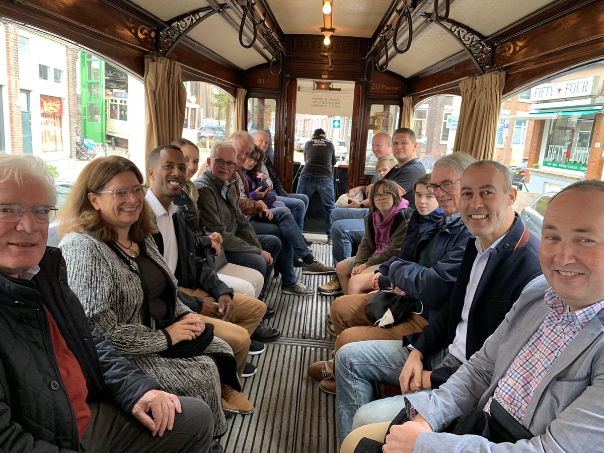Lijn10's tweet photo. We hebben een ongelofelijk leuke verjaardag achter de rug. Dank voor alle felicitaties en fijn dat zoveel mensen erbij konden zijn en heel veel Rotterdammers van onze tram- en busparade konden genieten. @RETRotterdam @mbunck @SaidKasmiD66 https://t.co/aiZoRF7ci6