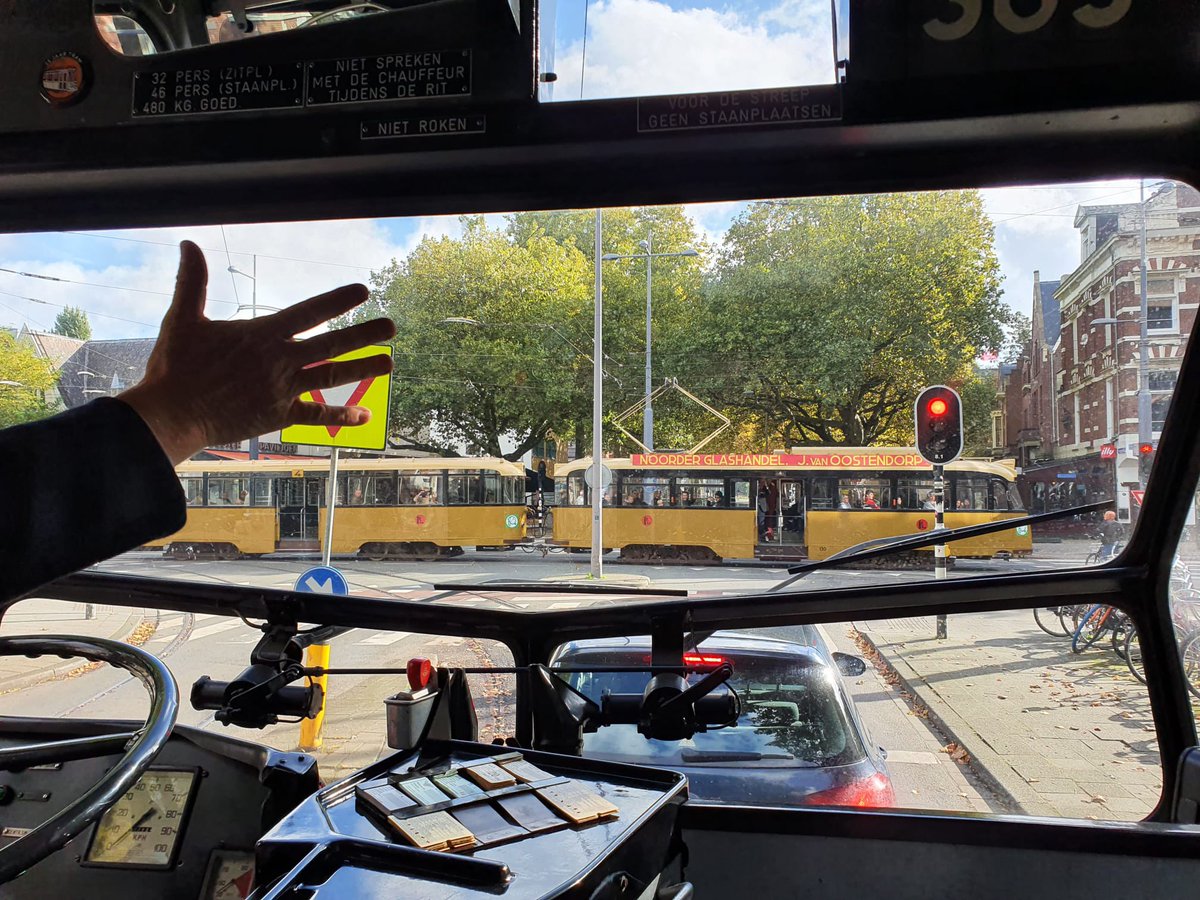 Lijn10's tweet photo. We hebben een ongelofelijk leuke verjaardag achter de rug. Dank voor alle felicitaties en fijn dat zoveel mensen erbij konden zijn en heel veel Rotterdammers van onze tram- en busparade konden genieten. @RETRotterdam @mbunck @SaidKasmiD66 https://t.co/aiZoRF7ci6