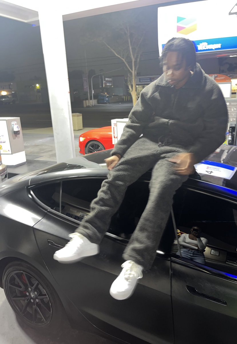 BLICKYY.HENDRIXX tweet media