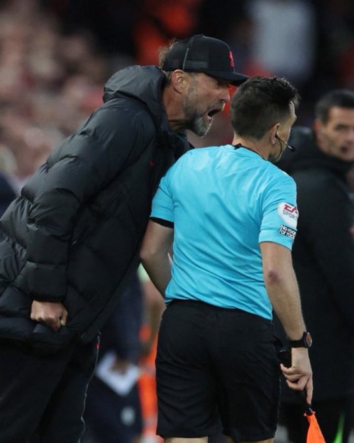 BirdyCM63's tweet photo. I hope @JimWhite @Sjopinion10 and #GraemeSouness discuss this moment and how conduct such as this trickles down to the grass roots. #ProtectOfficials well done to #AnthonyTaylor for the immediate action taken. @talkSPORT @premierleague @FA_PGMOL https://t.co/YVrt7eL7uc