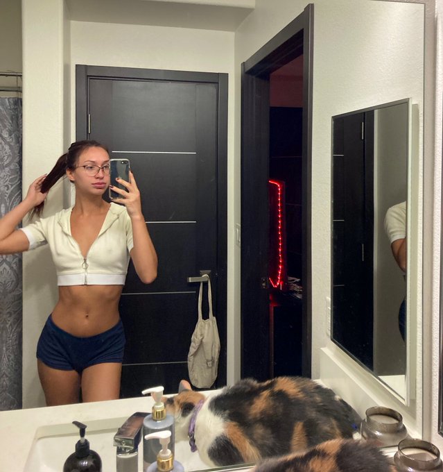 Whats a mirror selfie without a cat https://t.co/1KXgLZSgiG<a href="/tag/onlyfans"class="tags"><span>#onlyfans</span></a>