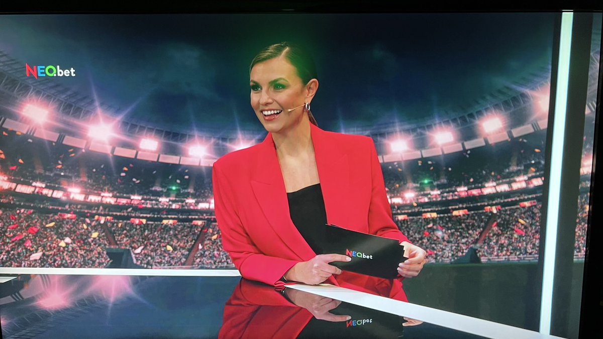 Interessiert es eigentlich noch jemanden, dass Laura Wontorra <a href="/DAZN_DE/">DAZN DE</a> moderiert und regelmäßig  Sekunden später in Werbeclips für einen Wettanbieter (<a href="/neobet_de/">NEO.bet DE</a>) auftaucht? Oder hakt man das längst als unvermeidlich ab, weil es sowieso kein Journalismus, sondern sonstwas ist?