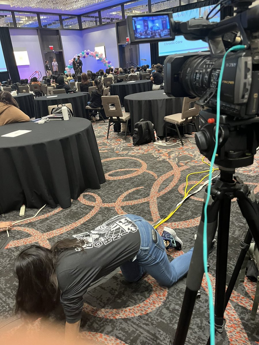 barbara18ron's tweet photo. Technica Day 2:
During the announcement of the hackathon winners, I’d like to give a shout-out to the people who were really trying to help get us, videographers, the best video quality video ever. #j361jd https://t.co/07LRmVApMW