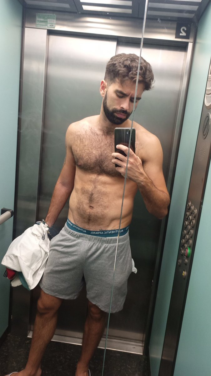 GarconBite's tweet photo. Quelles mauvaises choses se font dans un ascenseur...😈😈😈😈😈😈 https://t.co/yCMIj6mB0f