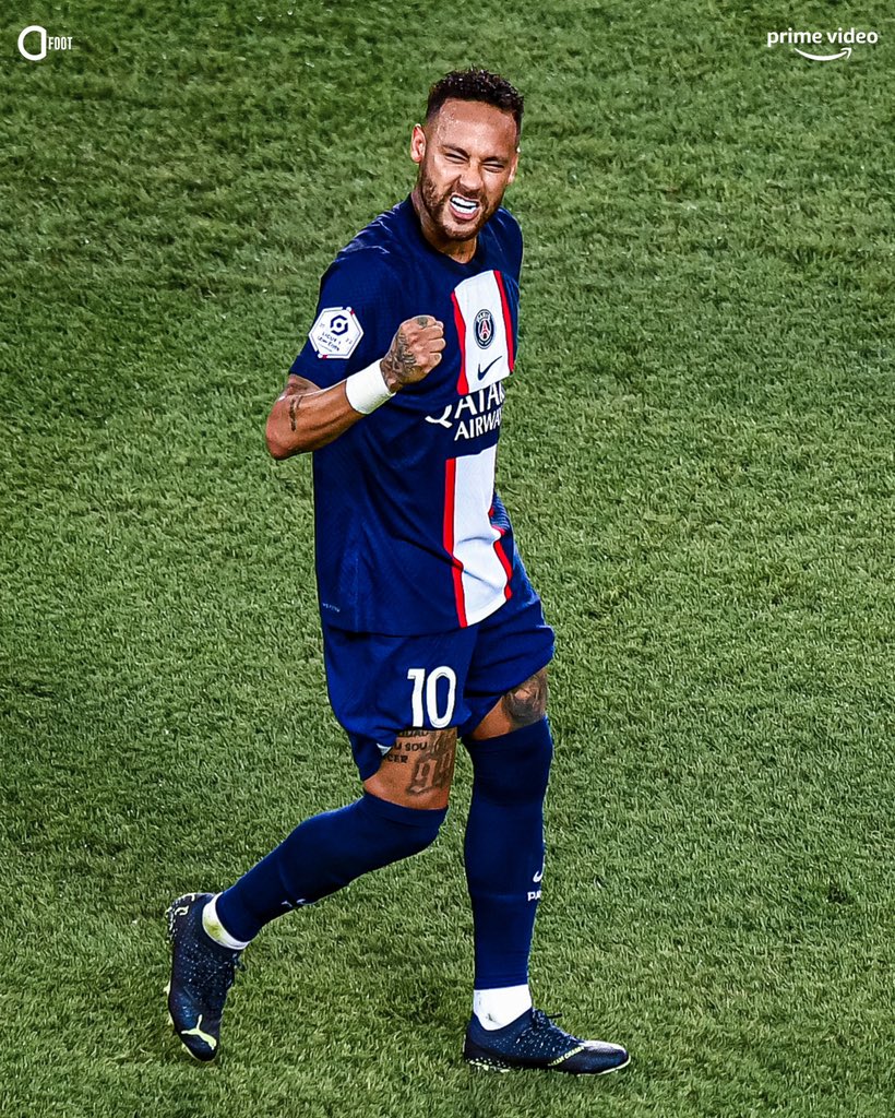 ActuFoot_'s tweet photo. Neymar en 16 matches cette saison :

⚽️ 12 buts
🎯 9 passes décisives

Quel début de saison ! 🥵🇧🇷🔥 https://t.co/1tsDK0YTpY