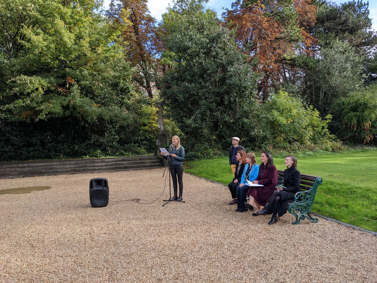 EamonnMcConnon's tweet photo. I'm so proud of my sister @McConnonMiriam The launch of the @lost_lace project was so moving. A wonderful gathering to show solidarity with those who have lost loved ones to COVID-19. It even made RTE news!
https://t.co/UB5Rkyleg2 https://t.co/Tz11Yb4o4d