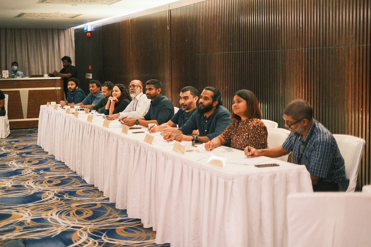 bankofmaldives's tweet photo. Congratulations to the winners that made it to BML Innovation Lab! 🎉 #BMLHackathon

💡Digital Onboarding by Mahfooz, Zayaan &amp; Irushaan 
💡Expense Tracker by Athik, Areen &amp; Yaniu 
💡Personal Finance Manager by Jailam, Ibrahim Hussain Shareef &amp; Eeman https://t.co/fHLCwlXMld