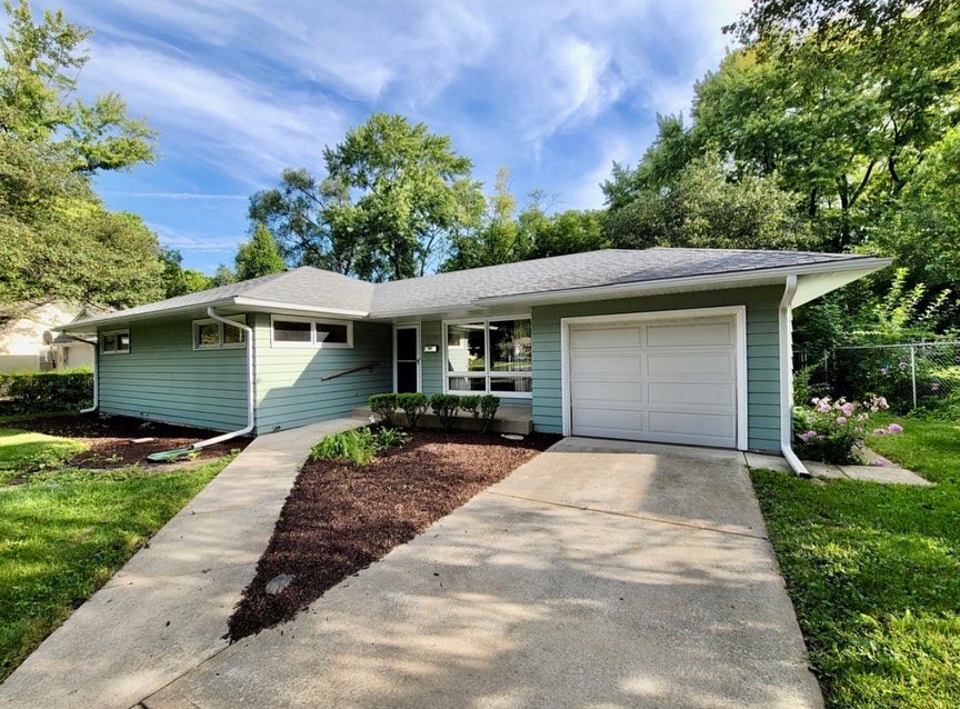 miguelaranda84's tweet photo. 🚨 Under Contract 🚨 3 🛌 2 🛁 home with great entertainment space. #firsttimehomebuyer #Padscouts #miguelarandahomes  ☎️ 312.854.9292 if you are looking 👀 to buy your first home 🏡 https://t.co/80gcPdHjU3