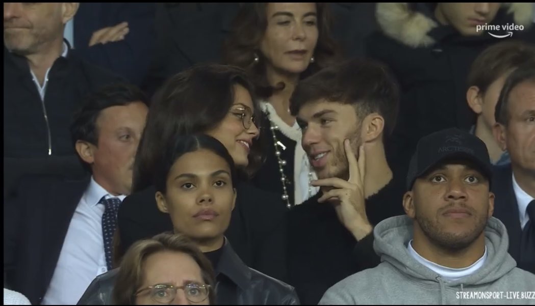 Doflamingoal's tweet photo. La meilleure action du match nous vient de Pierre Gasly 🚀 #PSGOM https://t.co/7h6gTdfYQw