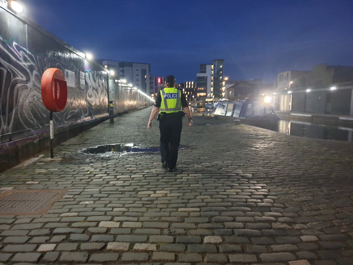 #SWCPT are patrolling the canal towpaths after reports of cyclists being assaulted. Bodies of water can be dangerous places which some people tend to forget. 

#KeepingPeopleSafe
#CanalCareful