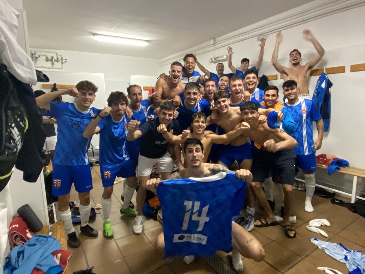 UDVistaAlegre's tweet photo. YA TOCABAAAAAA!!! ⚪️🔵

@CECabrils 0-4 #PrimerEquipo! https://t.co/0UlRSDZCUq