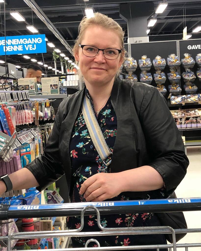 MSLausten's tweet photo. Out shopping with my beautiful #sugarmommy ❤️ Loving that new leather jacket she’s wearing! 😍 https://t.co/C0vcBv927X