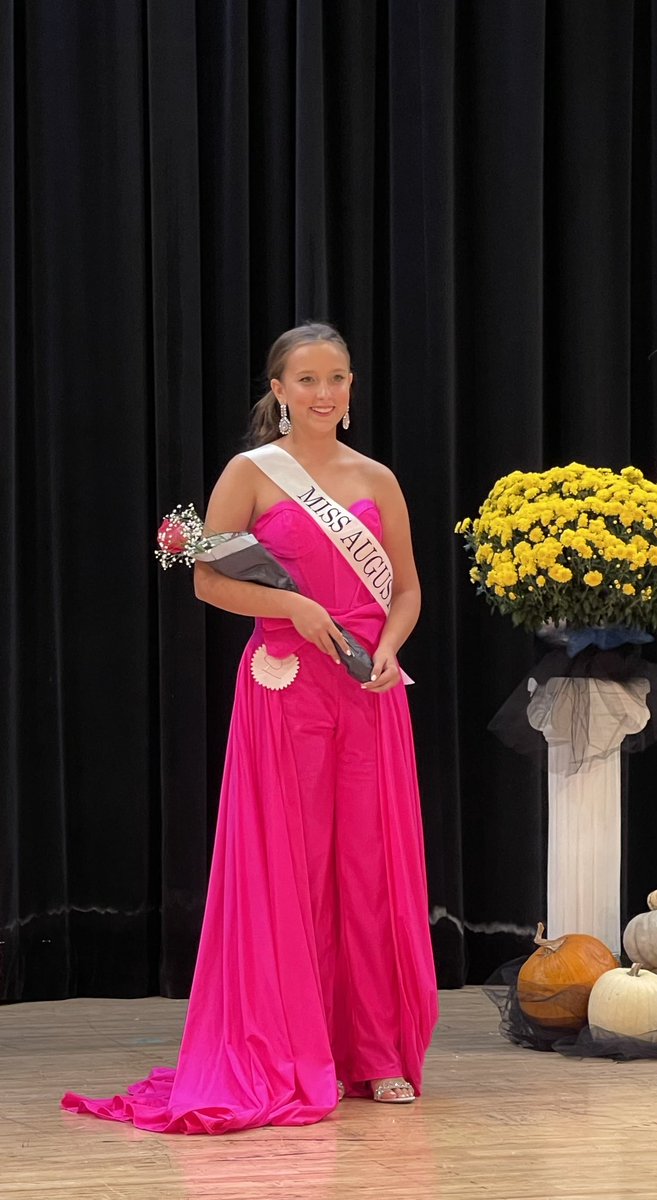 JAMBray2002's tweet image. Congratulations to Mallory!! Miss.August-SWHS Calendar Girl 23