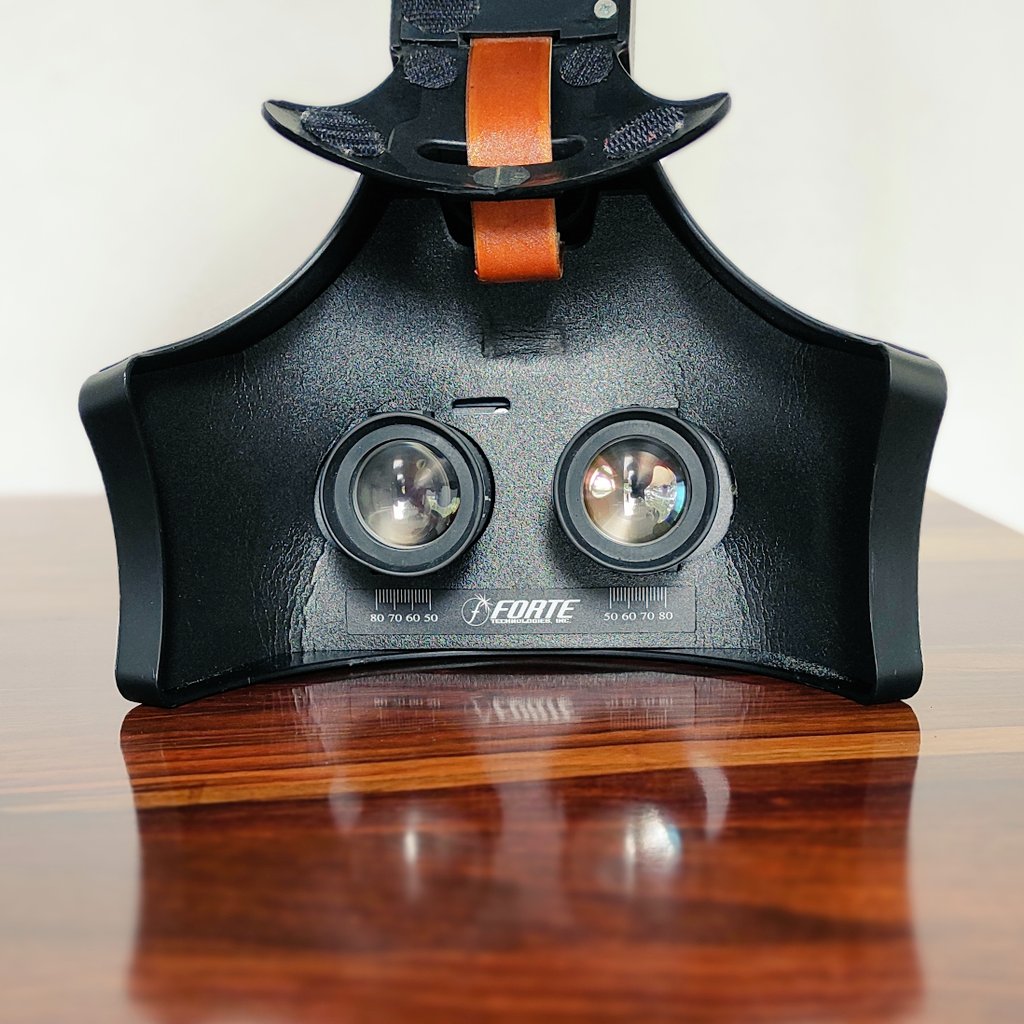 OmarMata's tweet photo. Avanzando con la restauración de esta tecnología de los 90's.
Aún conserva el olor de los placas de circuitos electrónicos.
#vr #xr #vfx1 #Metaverse #gaming https://t.co/brbE9fE4Hs