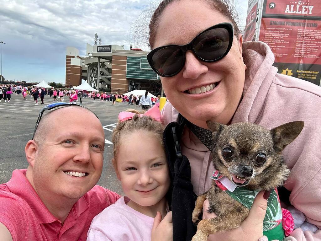 StevenHibbs's tweet photo. Today was a success! Our family was one of many to join the 5k at Cardinal Stadium today for #makingstridesagainstbreastcancer. Proud of our Amazon team that showed up in style! #AmazonVestLife https://t.co/1NjXdePewy https://t.co/K06JuyPaF2