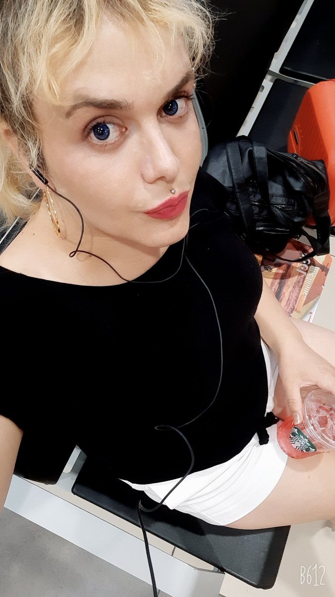 Böyle orusbular konuşmadan aciz para için herşeyi yaparlar