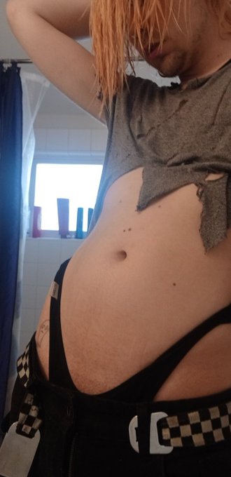 2 pic. Hi I'm really sad today https://t.co/gotWmG0pFQ