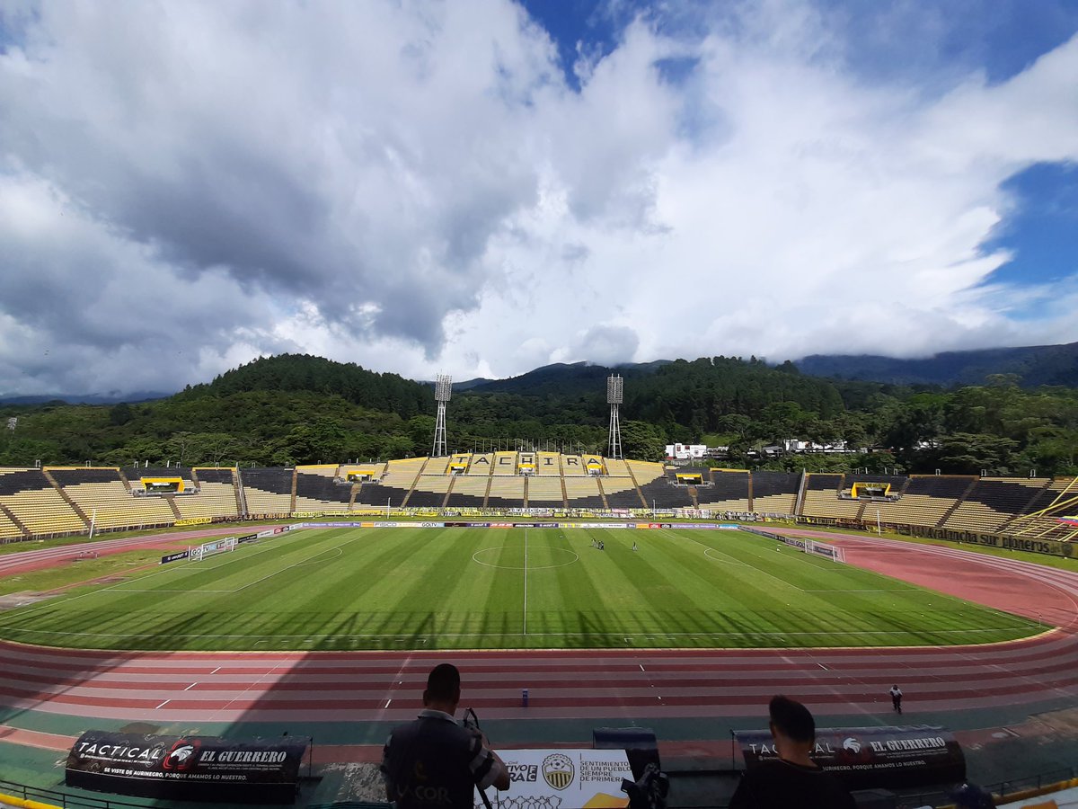 FrankPinedaC's tweet photo. Así luce el Templo Sagrado 🏟 Pueblo Nuevo a ésta hora de la tarde ⛅

⚽ Dvo. Táchira FC 🆚 Academia PC
⏰ Pitazo inicial 5:00 pm
📆 #J4 #FaseFinalB #GrupoB 
🏆 @LigaFUTVE 
📻 Transmisión de @futbuenoo y @lafm985

Todos a Pueblo Nuevo #JuntosXLaClasificación #VenezuelaEsFUTVE 🔥 https://t.co/HAzh3cn4oz