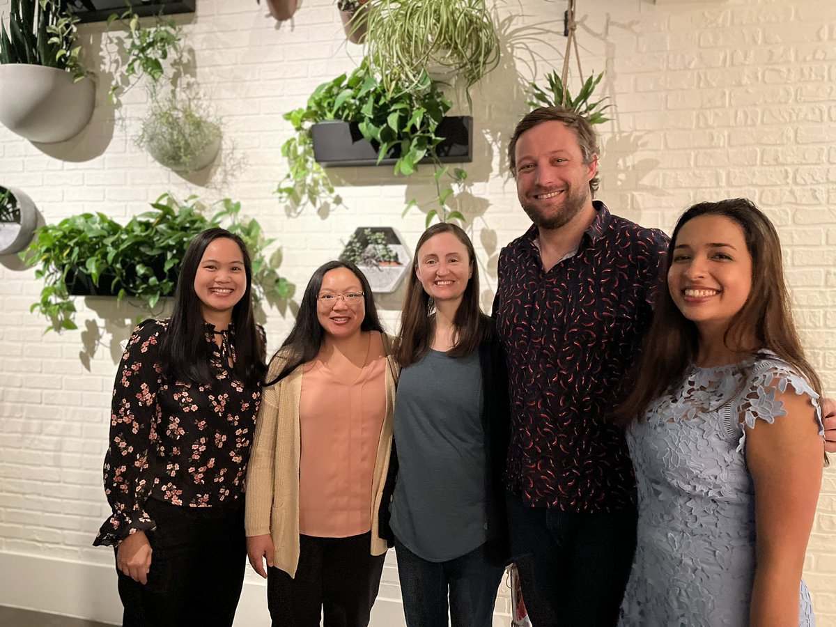 Maryland group dinner at #CHEST2022 with @vanholdenmd @daviesalexander @MChaturvedi93 @ellenmarciniak and Dena Tran! Missing @ZinmarHtun2 @ummcIPdoc and Omar Mahmoud. So happy to be back in person for this amazing conference, esp the Fellows Course! Looking forward to next year!