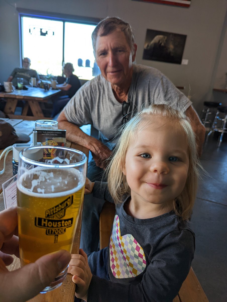 SnowLionBrewing's tweet photo. Great ending to a beautiful Sunday with pappy and the kiddo. @humbleabodebrew festbier is amazing, highly recommend! 🍻
#craftbeer #spokanebeer #humbleabodebrewing #festbeir https://t.co/b9nHfvMXZd