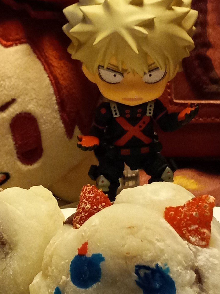 morteaforutoo's tweet photo. I've heard mochi is used to wish someone a long life. Considering we're in the final arc I wanted to add a bit of luck his way! https://t.co/sGfFLkGL28