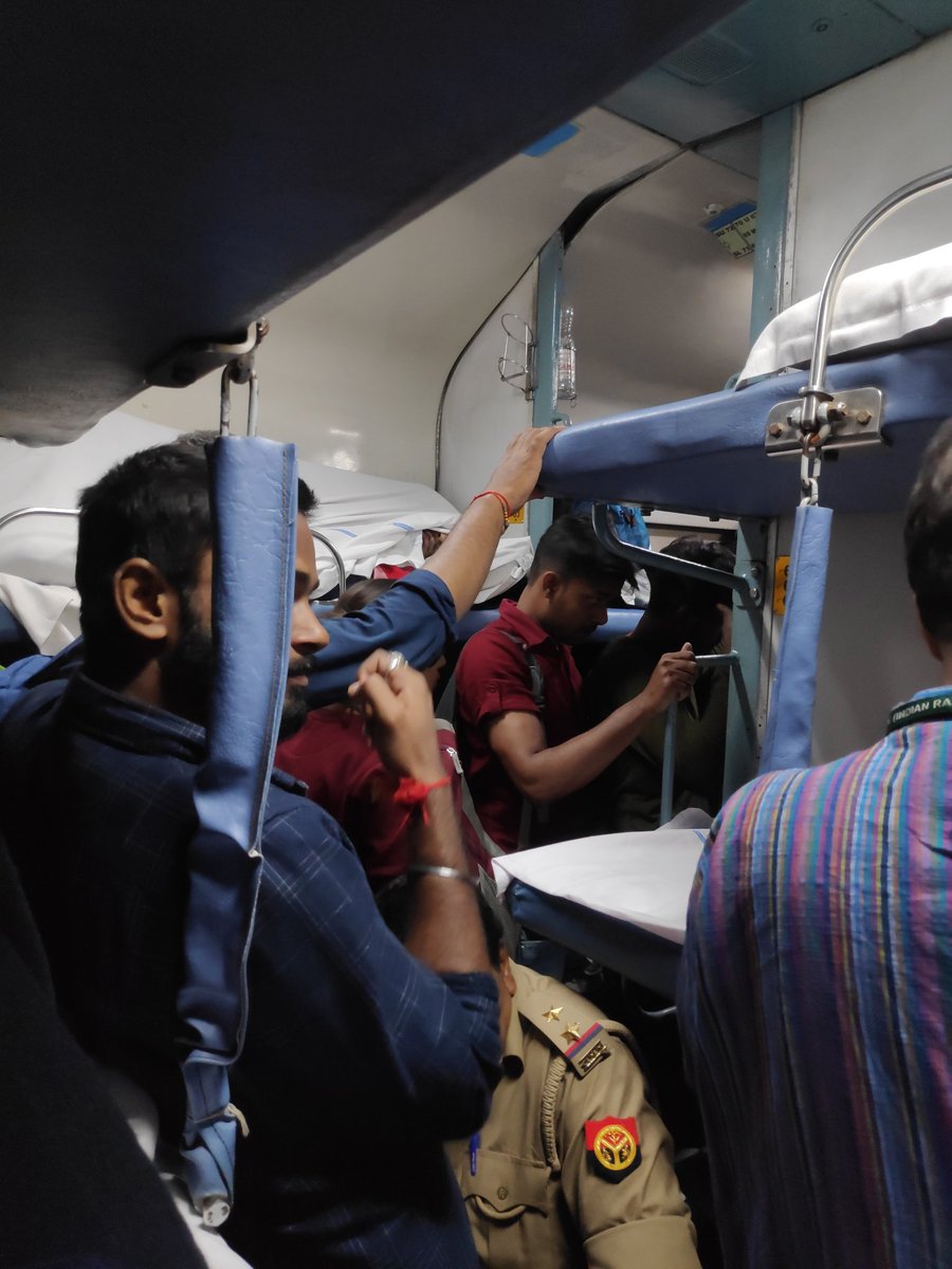 nirbanmondal's tweet photo. Condition of B1 coach! 
Full of Unauthorized people...
Train no: 12304

@RailwaySeva @RPF_INDIA https://t.co/bTAZ7Sxffn