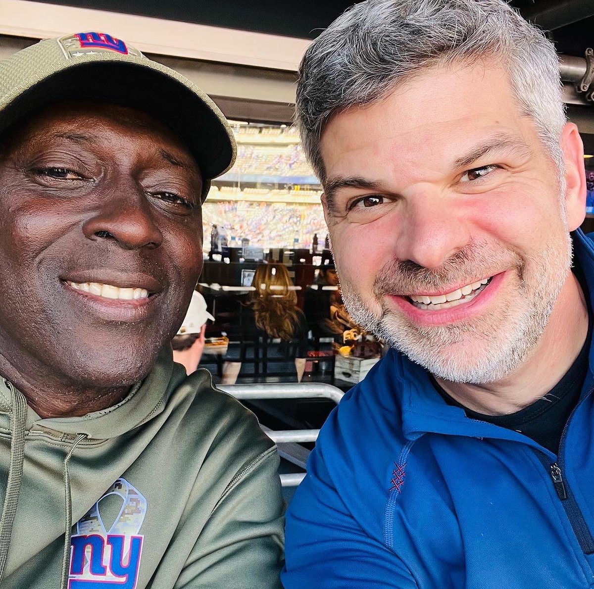 GreggArst's tweet photo. Though the color palate is different, a nod to @BigRed_STL @MetLifeStadium today with an STL call-out and run-in with #otisanderson. https://t.co/vgH7IdFc95