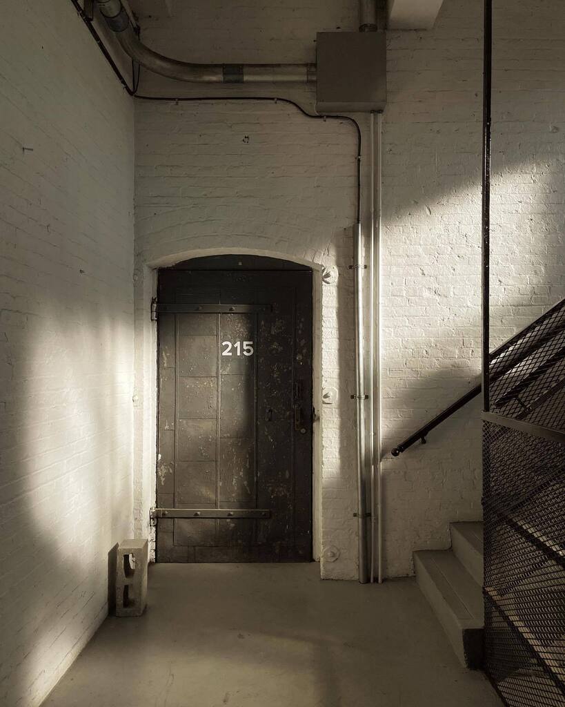 harlanerskine's tweet photo. Exploring @artsgowanus #gowanusopenstudios enjoying the crisp #falllight. https://t.co/JNeiwVj9Ud https://t.co/CjYl0aTElX