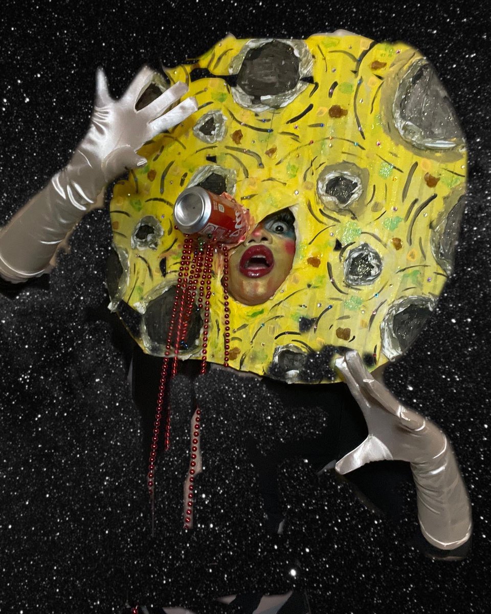 SusVice's tweet photo. A Trip to the Moon (French: Le Voyage dans la Lune) as the Moon
16/31 Days of Dragoween
#31DaysofDrag https://t.co/3mBRXtLVhK
