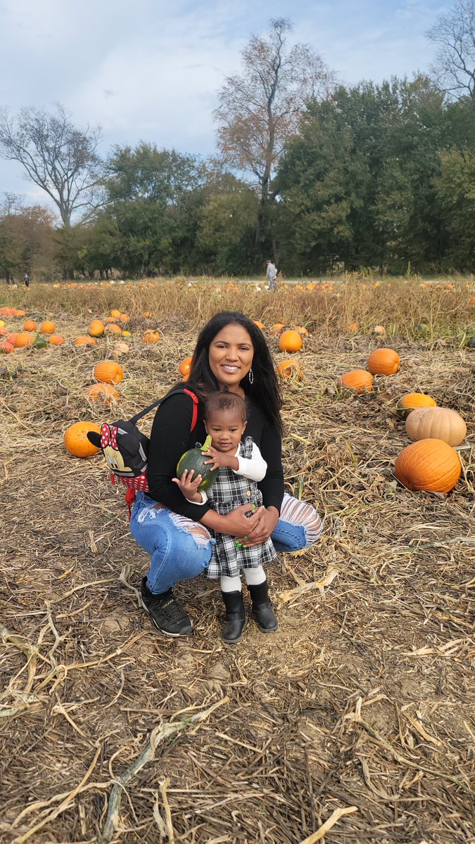 tyward01's tweet photo. We had such a good time at the pumpkin patch. https://t.co/hCT4GvrvK2