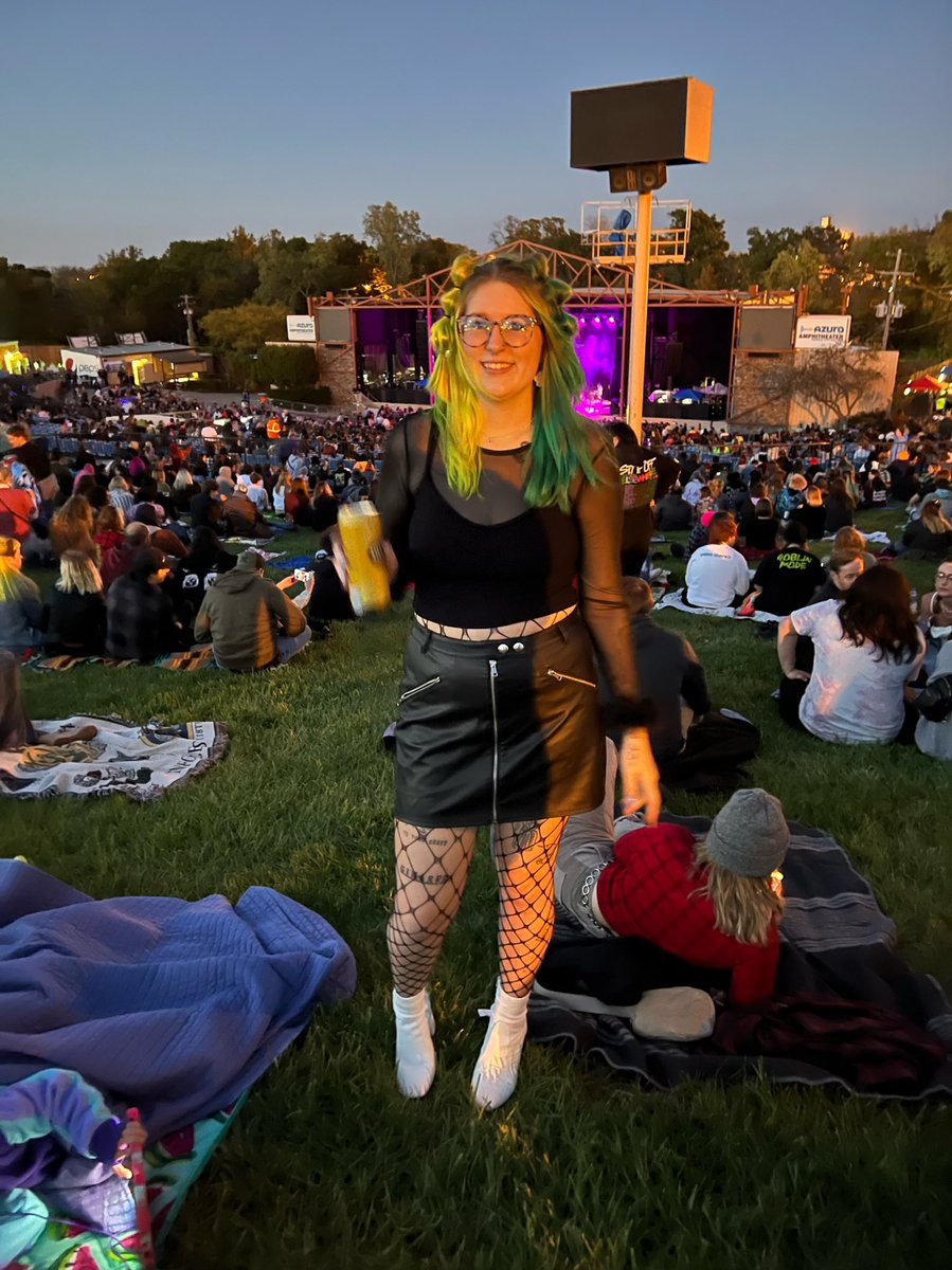 clingyjosh's tweet photo. just checking in to show everyone how hot i looked seeing paramore in kansas https://t.co/E5Pc9sWZ29