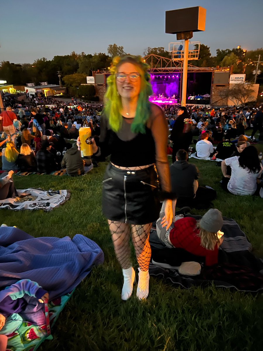 clingyjosh's tweet photo. just checking in to show everyone how hot i looked seeing paramore in kansas https://t.co/E5Pc9sWZ29
