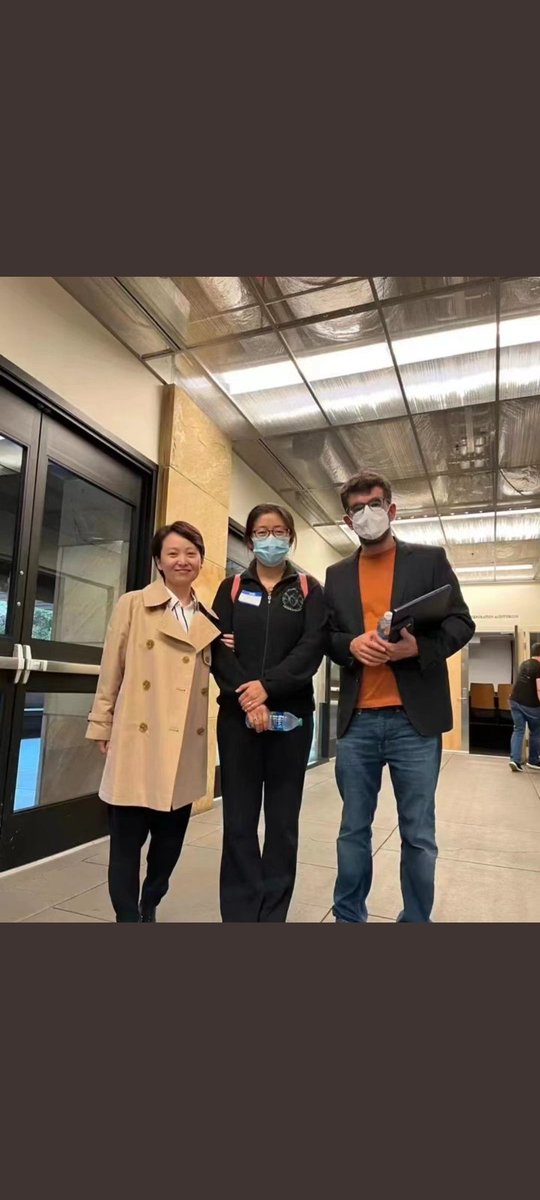 最矮的这个女人谢章，故意利用创始人知名度。
她自己都说了:范博士给她说过不要把照片发出去。而她用心险恶，把照片发出，和提莫汉奸骗子一伙，拉低共识，现金收割目标。

蓄谋已久的阴谋，故意拍照，没有诚信，人无信不足以立。表面一套背后一套。
😢😢