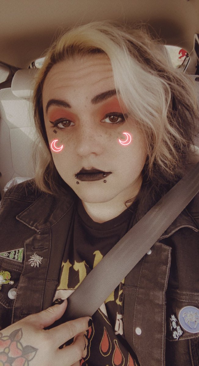 Ultimawaffle's tweet photo. A Halloweenie look to go to a pumpkin patch and get disappointed. Better luck next weekend #goth #gothmakeup #gothstyle #gothguy #makeup #eyemakeup #lipstick #guysinmakeup #cute #halloween #blackandorange #halloweenmakeup #tellmeimpretty https://t.co/f6yDoi9SLN