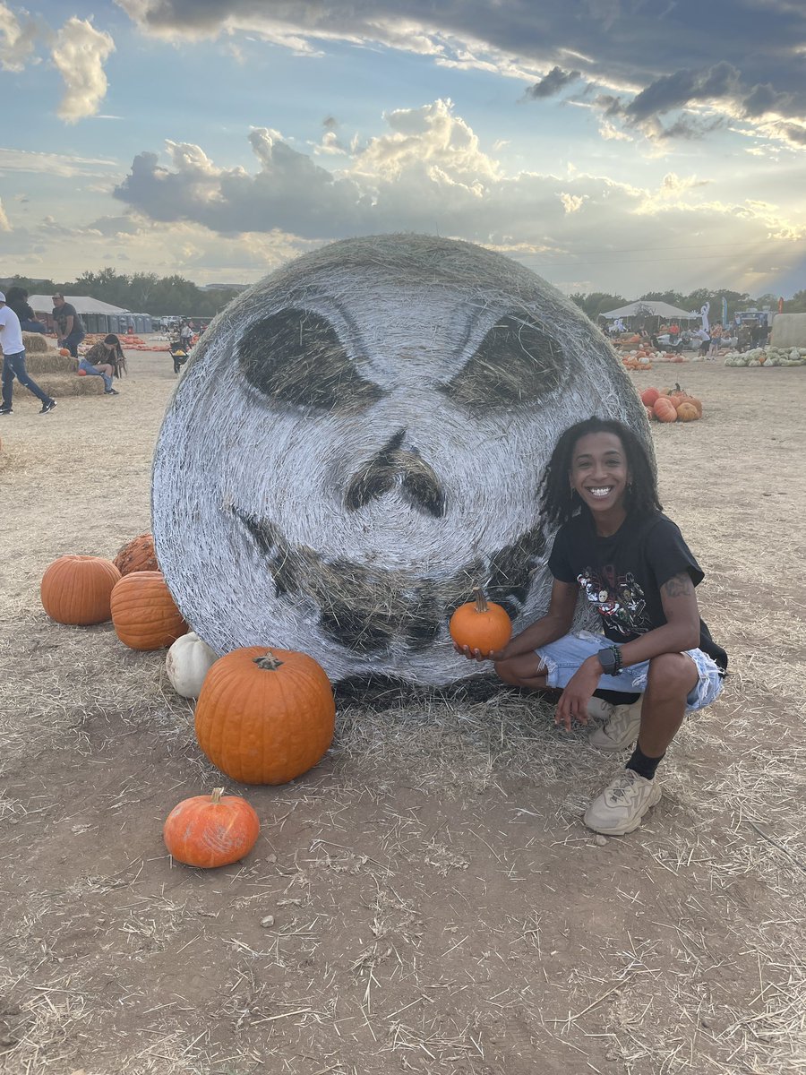 xojo_the3rd's tweet photo. Sunday, Oct 16 🎃🎃 https://t.co/M5WL9P3RgE