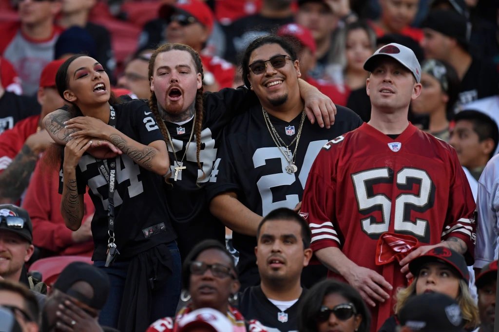 AMG_49ERS's tweet photo. The best fans in the league, follow us now matter what! 

#9ergang 
#AMGSeason11 https://t.co/yqg47dCMmD