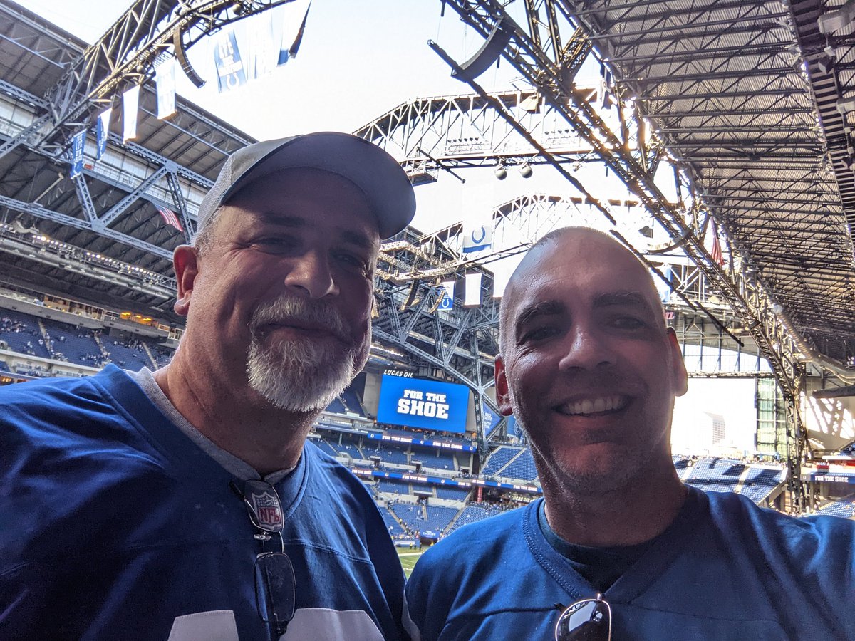 StevenHBuhr1's tweet photo. Great game! Better company! Colts win! #colts #coltswinanafcsouthgame #blessed #fallbreakfun https://t.co/Mc0VTPD0fP