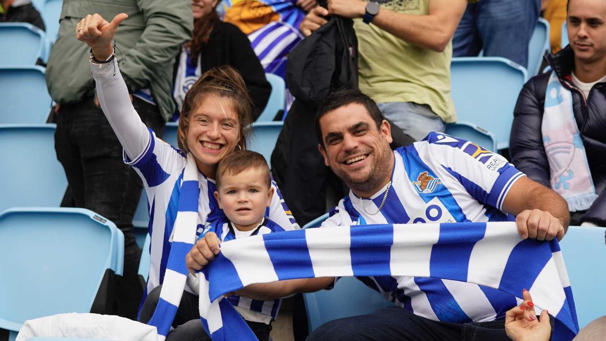 RealSociedad's tweet photo. 👏👏 🅴🆂🅺🅴🆁🆁🅸🅺 🅰🆂🅺🅾 💙💙

#AurreraReala https://t.co/GPhoNKIsiF