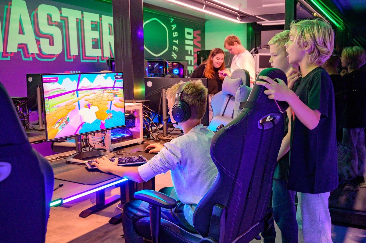 Cooler Master NL tweet media