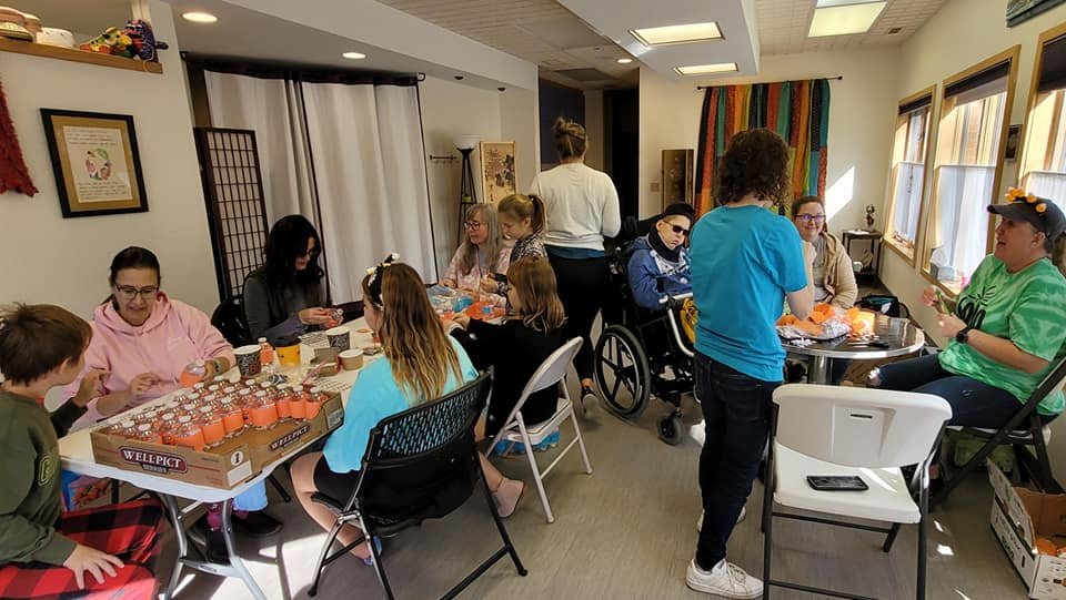 comosepta's tweet photo. This Sat. our members assembled items for the fall "Party in a Box" kits we send to #CPSbest district classrooms. Here's a peek at some goodies that will be joining other snacks, decorations, and games/activities! (Shout out to @VUFoundation helping us reach ALL rooms this year!) https://t.co/TEfbnWoAed