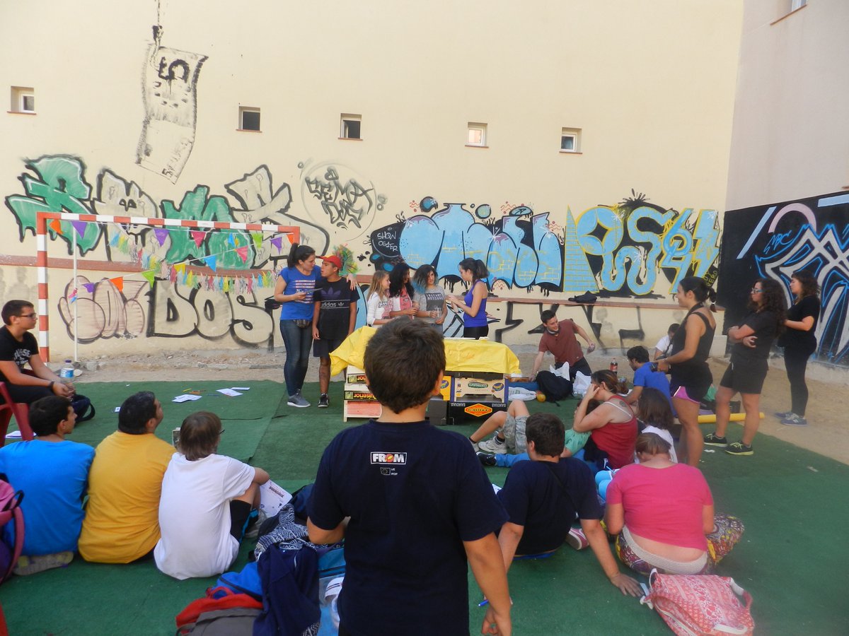 dragoneslvpies's tweet photo. Pero antes de que jugásemos a fútbol, nuestra primera actividad en el espacio de Embajadores 18 fue una feria de ciencia con @asoc_pitote... (continúo el hilo mañana: TO BE CONTINUED) https://t.co/GTFkM2rySY